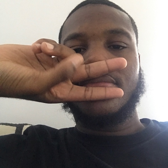 Profile Picture of Dorien Hyman (@dorienhyman) on Poshmark