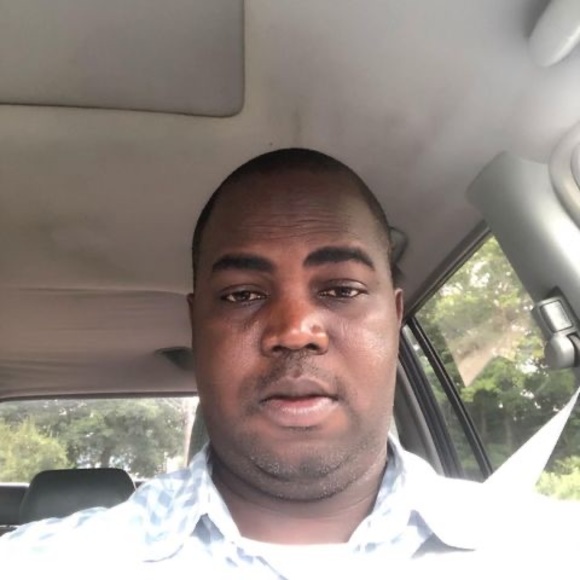Abayomi Shomade - Poshmark Profile Picture of Abayomi Shomade (@yommyshow) on Poshmark