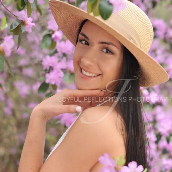 Profile Picture of Gianna Rosato (@2019rosatog) on Poshmark