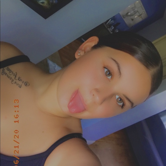 Profile Picture of Julissa Lugo (@julissalugo13) on Poshmark
