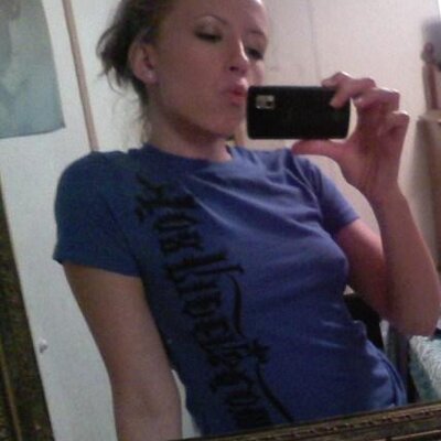 Profile Picture of Ivy Ingram (@schoolgrrl101) on Twitter
