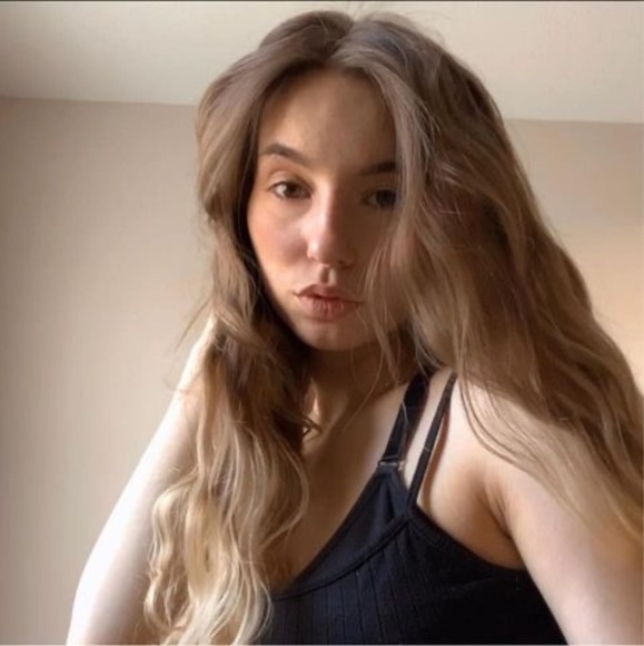 Profile Picture of Julianna Gnypp (@jrgnypp) on Poshmark