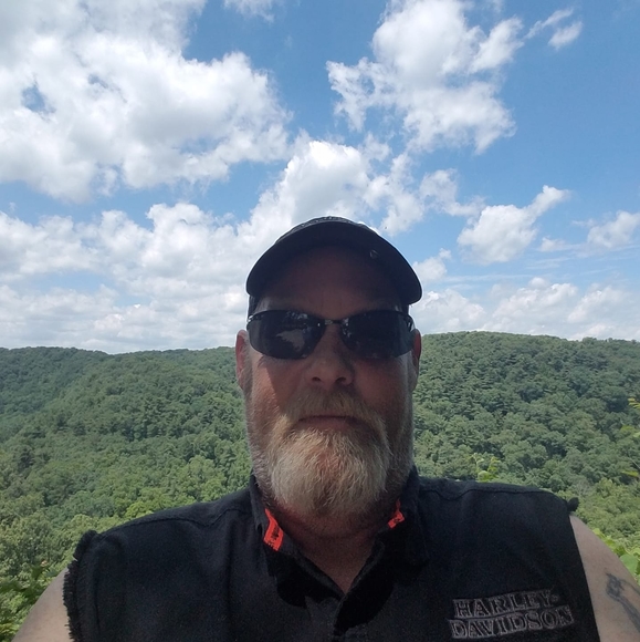 Profile Picture of Steve Hoiland (@stevehoiland) on Poshmark