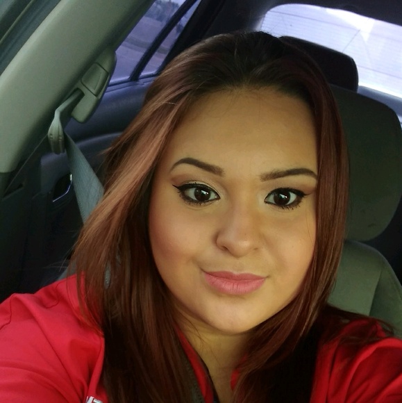 Profile Picture of Belsy Arevalo (@belsyzarate) on Poshmark