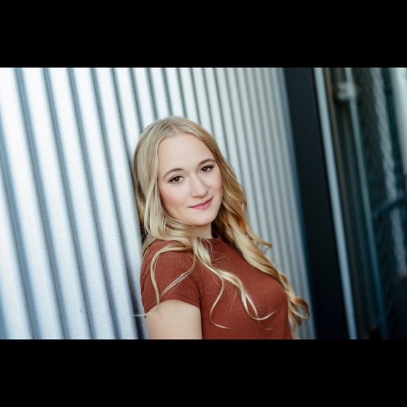 Profile Picture of Natalie Heckathorne (@nheckathorne28) on Poshmark