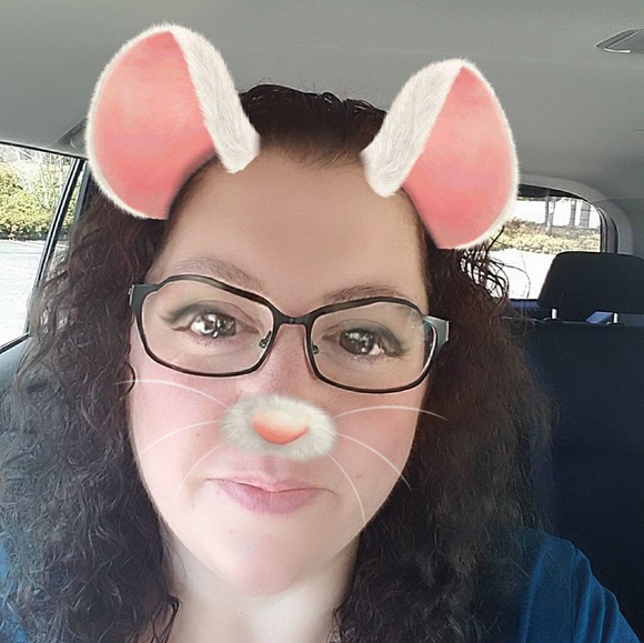 Profile Picture of Loree Lampke (@llampke83) on Poshmark