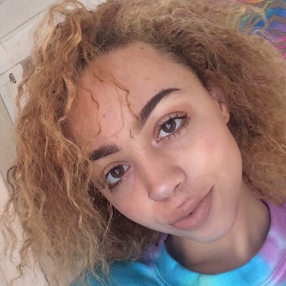 Profile Picture of Jasmine Bates (@jasminexaaliyah) on Poshmark