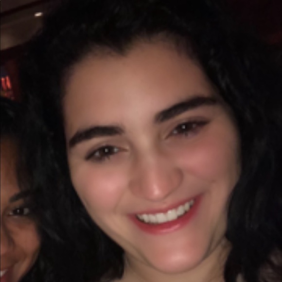 Profile Picture of Ella Schiraldi (@ellaschiraldi) on Poshmark