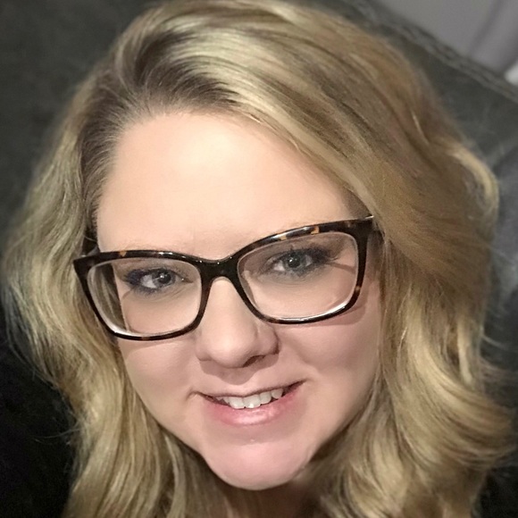 Profile Picture of Staci Roberts (@arrowgirl18) on Poshmark