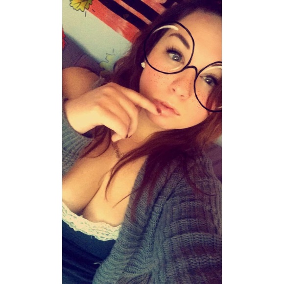 Profile Picture of Lauren Kalajian (@laurenkala) on Poshmark