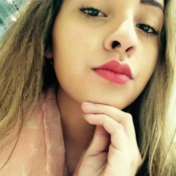 Profile Picture of Claudia Chapman (@claudia169) on Poshmark