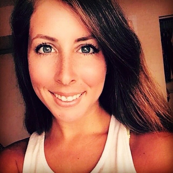 Profile Picture of Haley Hightree (@haylee0721) on Poshmark