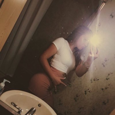 Profile Picture of Bianca Lahjala (@brose1016) on Twitter