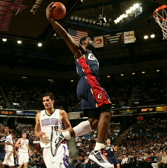 Profile Picture of Michael Lopez (@mansnothott) on Poshmark