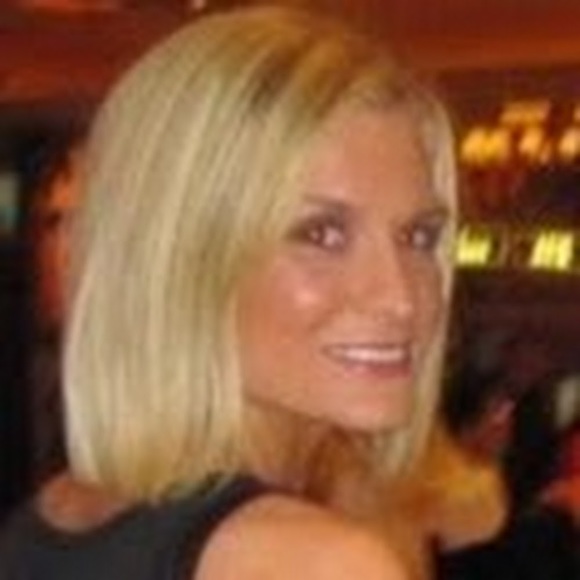 Profile Picture of Leanna Bieganski (@leannabieganski) on Poshmark