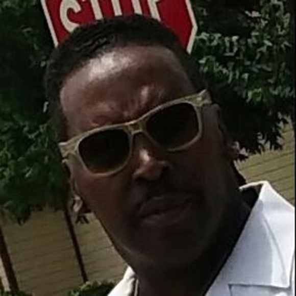 Profile Picture of Darryl Barrow (@barrowdarryl) on Poshmark