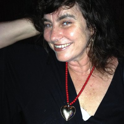 Julianne Pierce - Twitter Profile Picture of Julianne Pierce (@julesmojo) on Twitter