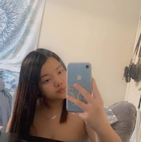 Profile Picture of Angelina Vue (@angelinavue916) on Poshmark