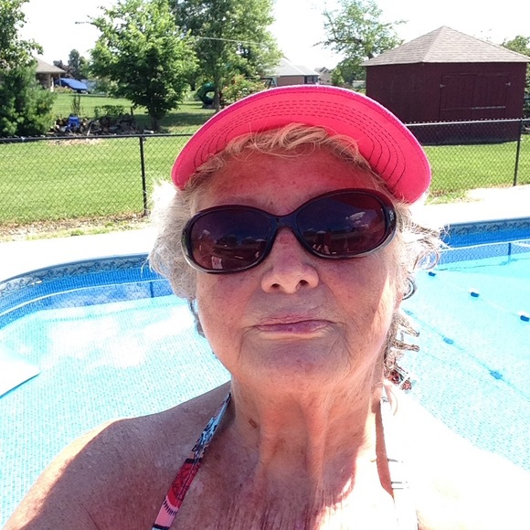 Profile Picture of Jane Byars (@turbow) on Poshmark
