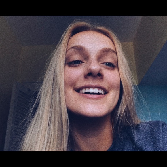 Profile Picture of Molly Rancilio (@mollyrancilio15) on Poshmark