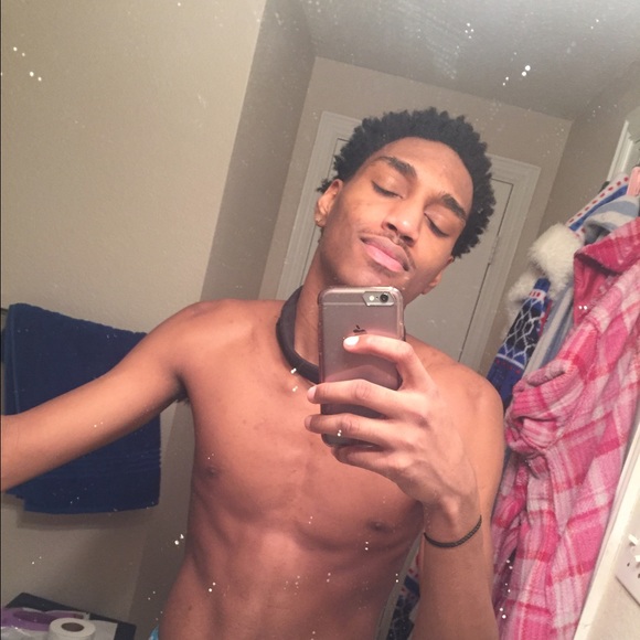 Profile Picture of Andre Bell (@lilbrothaaa) on Poshmark