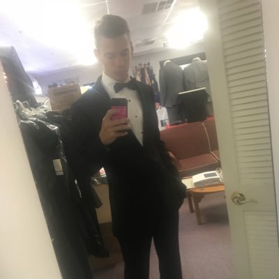Profile Picture of Nathan Whitfield (@N4teDog99) on Twitter