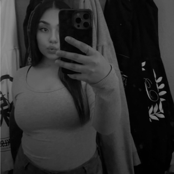 Kate Rodriguez - Poshmark Profile Picture of Kate Rodriguez (@kateeee8) on Poshmark