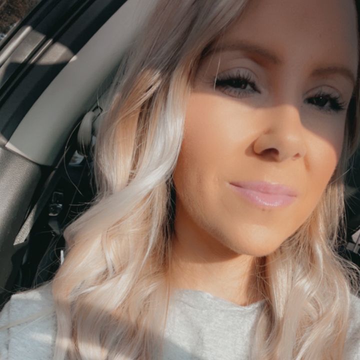 Profile Picture of Jennifer Locke (@jlo.cke) on Tiktok