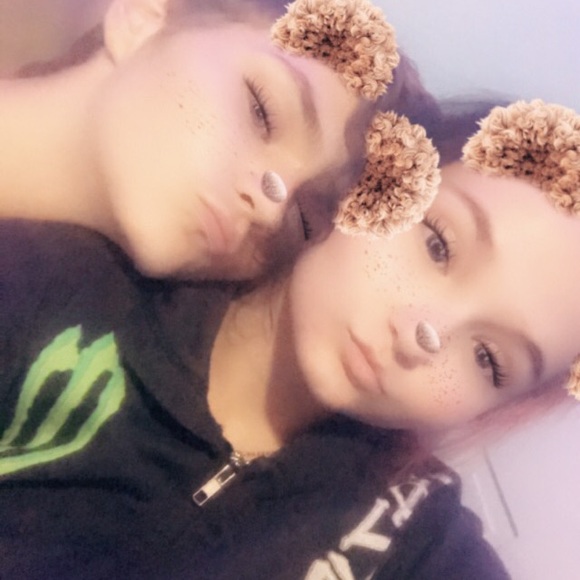 Profile Picture of Andrew Shaw (@bobbertto) on Poshmark