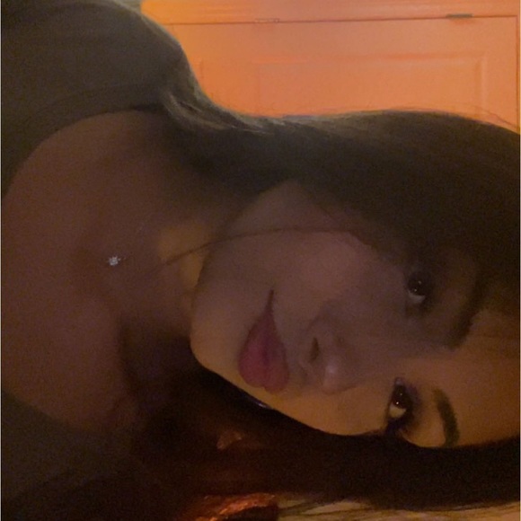 Profile Picture of Alexia Moore (@m_aixela) on Poshmark