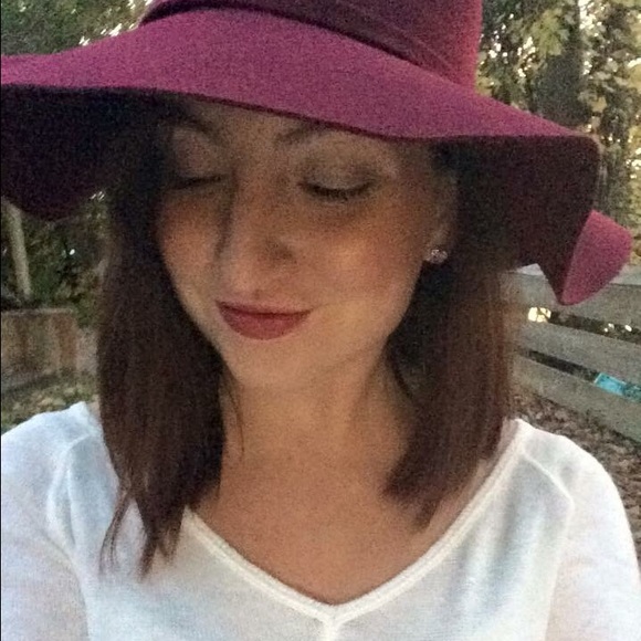 Profile Photo of Heather Delaney (@schwennn) on Poshmark