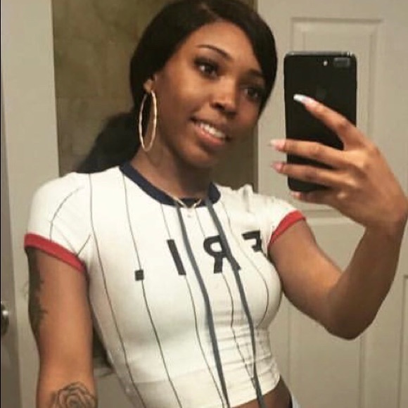 Profile Picture of Joya Wilds (@joyahj) on Poshmark