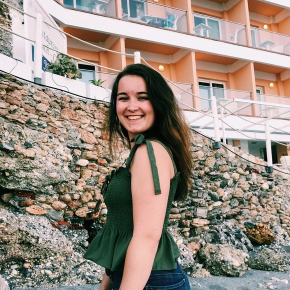 Profile Picture of Emma Diercks (@ediercks0831) on Poshmark