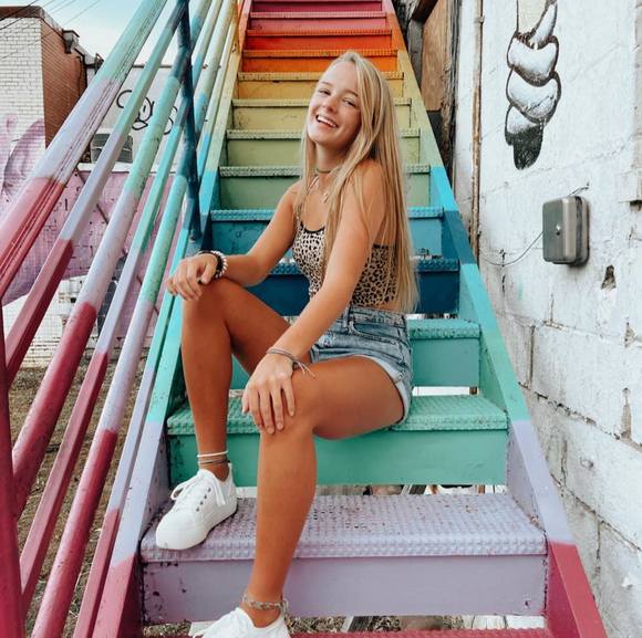 Profile Picture of Amanda Plaster (@amandaplaster) on Poshmark