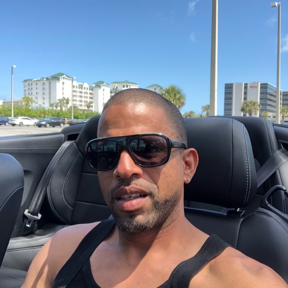 Profile Picture of James Polanco (@ypolanj) on Poshmark