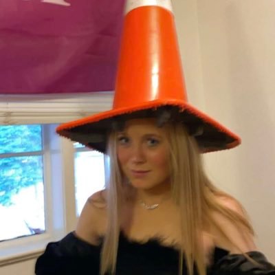 Profile Picture of Lily Stewart (@lilycstewart) on Twitter