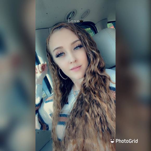 Profile Picture of Becca Dobesh (@rebecca_dobesh) on Poshmark