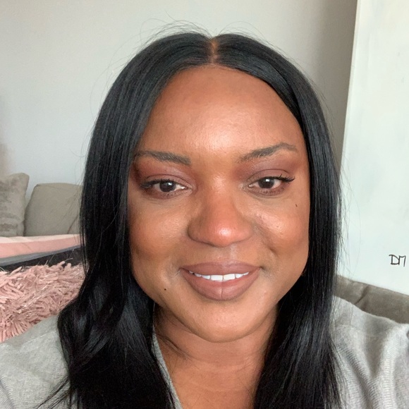 Profile Picture of Adrienne Wright (@adrienne_wright) on Poshmark