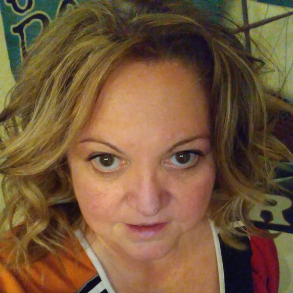 Profile Picture of Tamara Shay (@chareyshay) on Poshmark