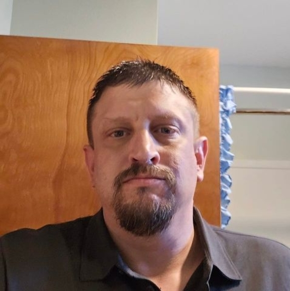 Profile Picture of Thomas Burns (@thomasburns52) on Poshmark