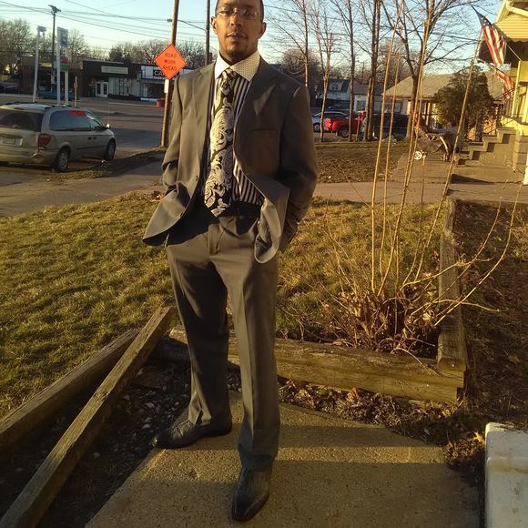 Musaaleh Hassan - Poshmark Profile Picture of Musaaleh Hassan (@geeatdad) on Poshmark