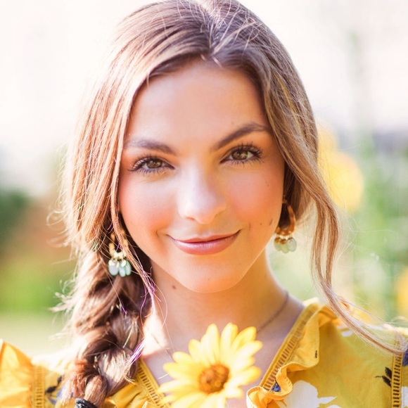 Profile Picture of Jocelyn Ortego (@jocelynsoleil) on Poshmark