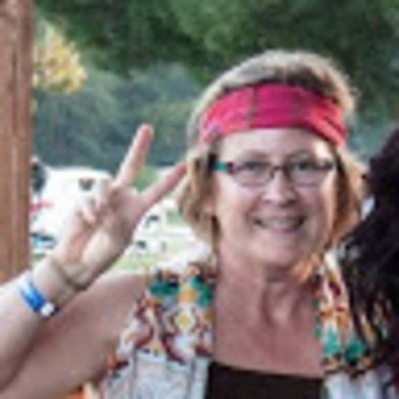 Profile Picture of Bobbi Zagrocki (@bobbizag) on Poshmark