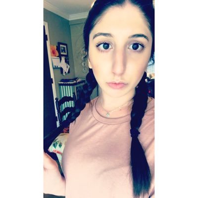 Profile Picture of Julia LaRosa (@juliaalarosa) on Twitter