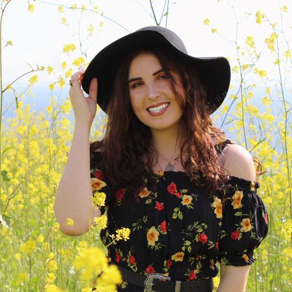 Profile Picture of Katie Hougan (@katiehougan) on Poshmark