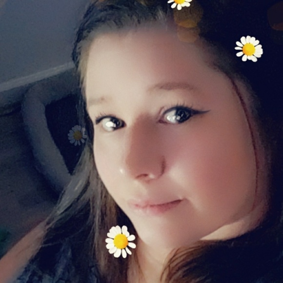 Profile Picture of Heather Coker (@whootysbooty) on Poshmark