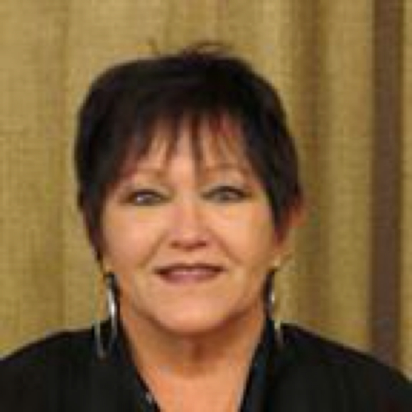 Profile Picture of Kathy Blakemore (@blakemoreka) on Poshmark