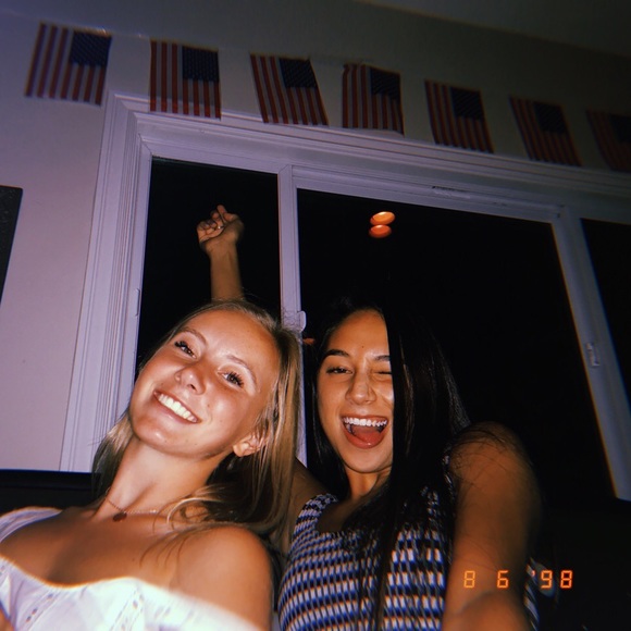 Profile Picture of Chloe Morris (@chloem6666) on Poshmark