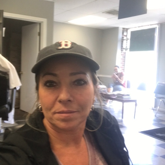 Profile Picture of Dawna Daigneault (@dawnad1) on Poshmark