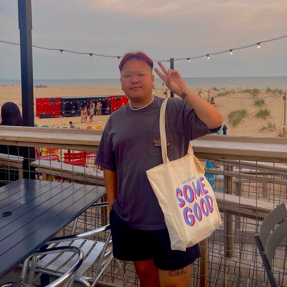 Profile Picture of Adam Yang (@adam_yang) on Poshmark